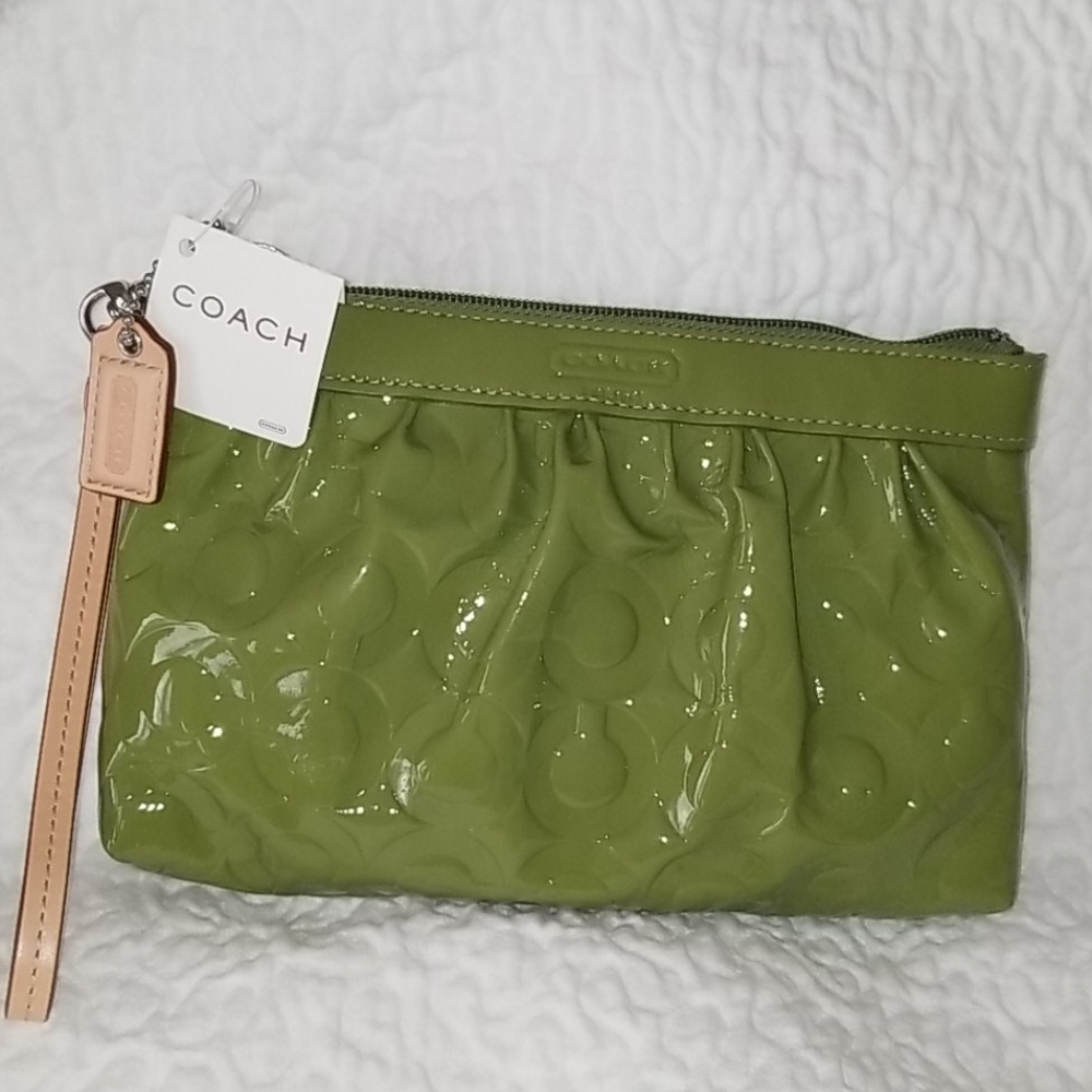 COACH LEAH GREEN LEATHER WRISTLET BAG NWT